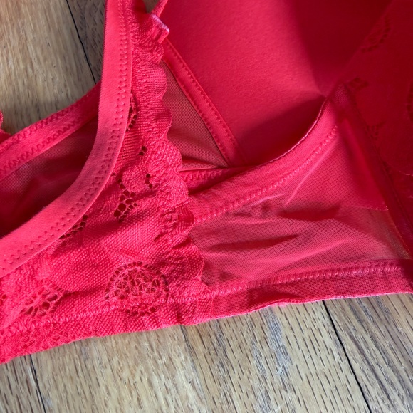 aerie Lightly Lined Wireless Bra ~ Red ~ 2-Way Classic to Racerback~ 36D Lace - Picture 9 of 9